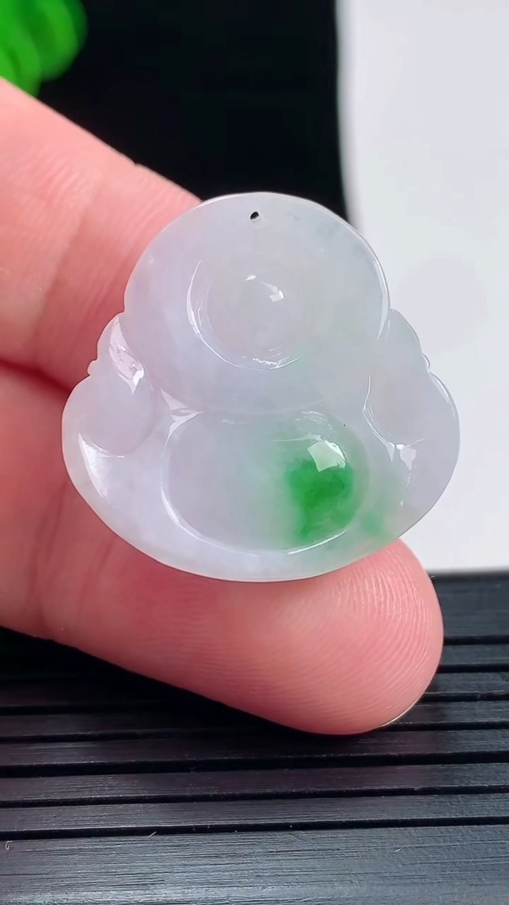 天然A货翡翠佛公吊坠，尺寸25.5-25.6-8重量:7.25g
5月26日