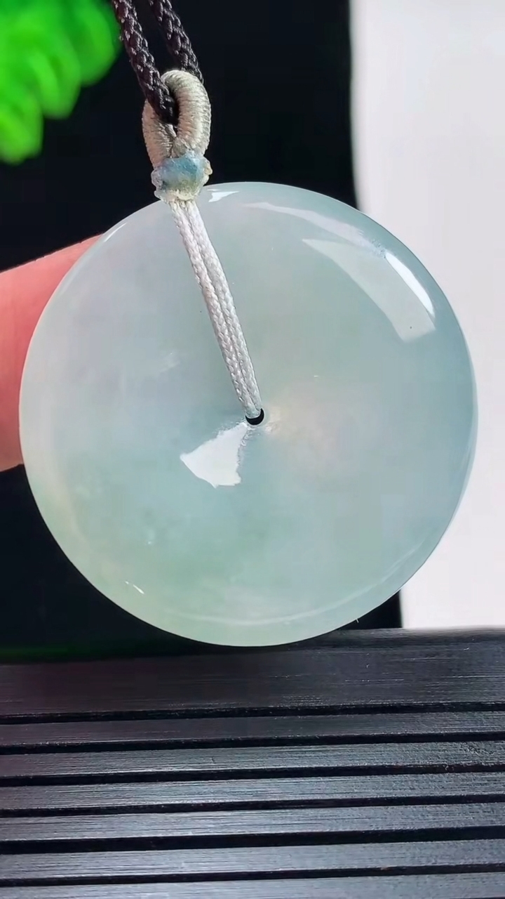 天然A货翡翠平安扣吊坠，尺寸33-5.5重量:13.01g
5月26日