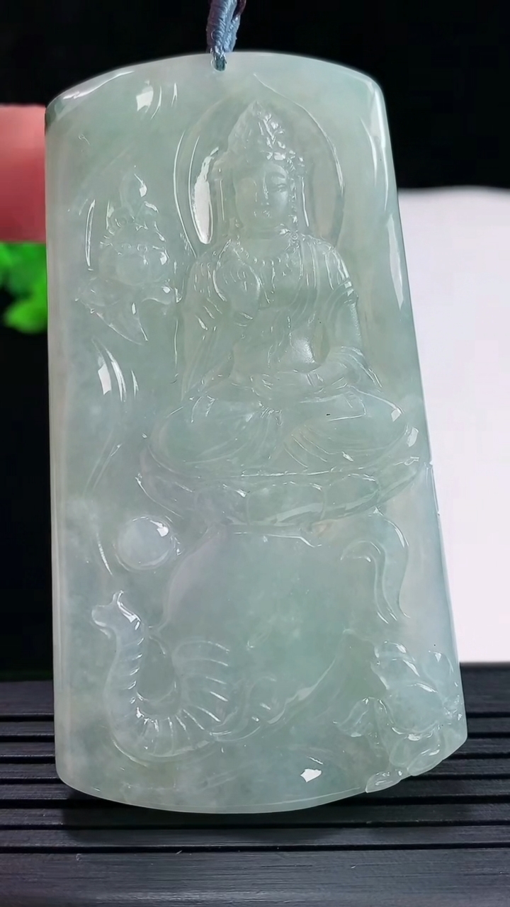 天然A货翡翠普贤菩萨吊坠，尺寸73-39-5.6重量:36.59g
5月26日