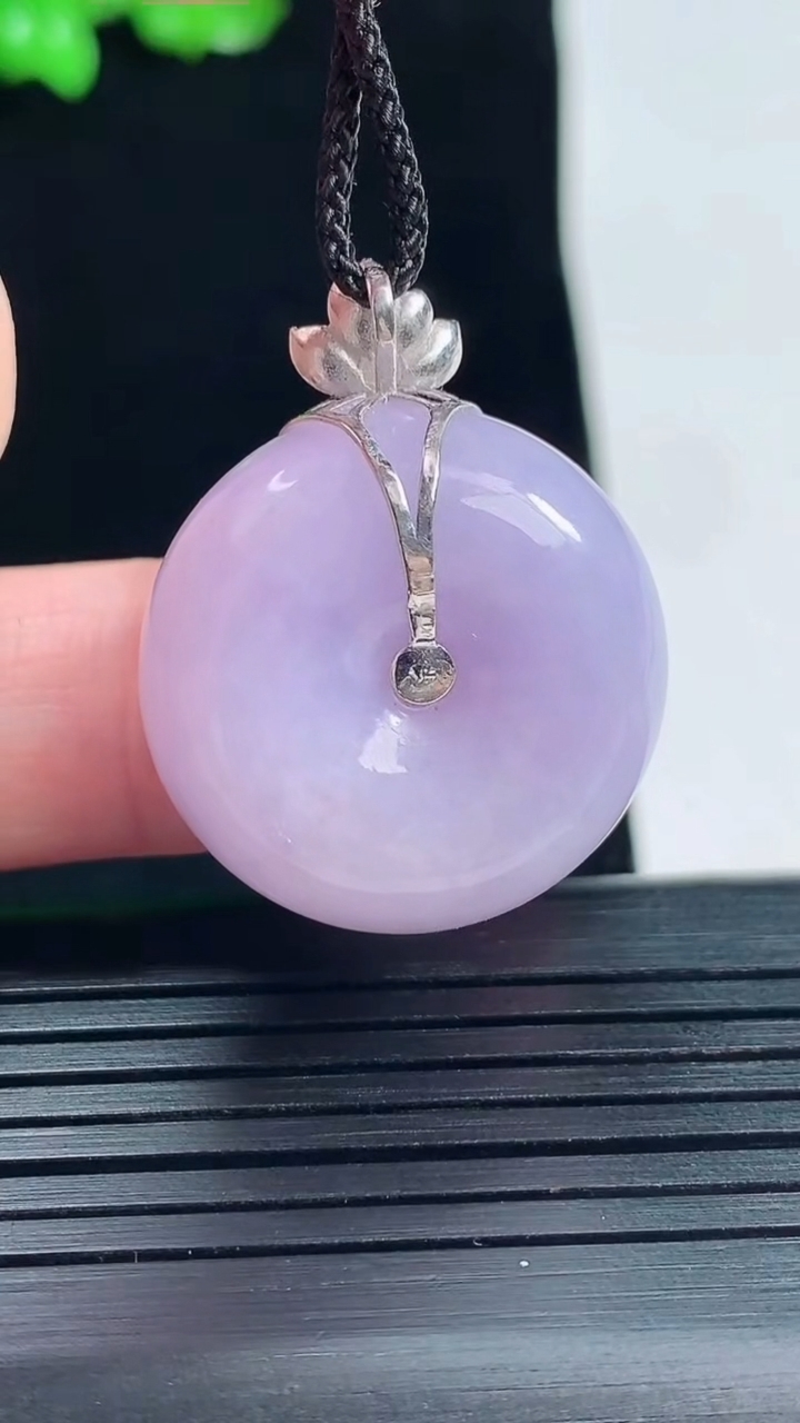 天然A货翡翠18k金紫罗兰平安扣吊坠，尺寸30.5-24-12.2重量:15.60g
5月26日