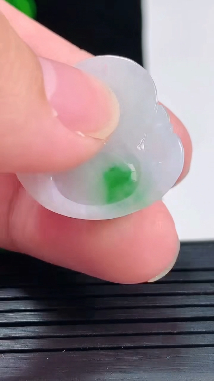 天然A货翡翠佛公吊坠，尺寸25.5-25.6-8重量:7.25g
5月26日