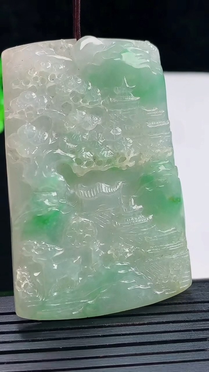 天然A货翡翠山水牌吊坠，尺寸60-41-6重:35.98g  h155
5月26日