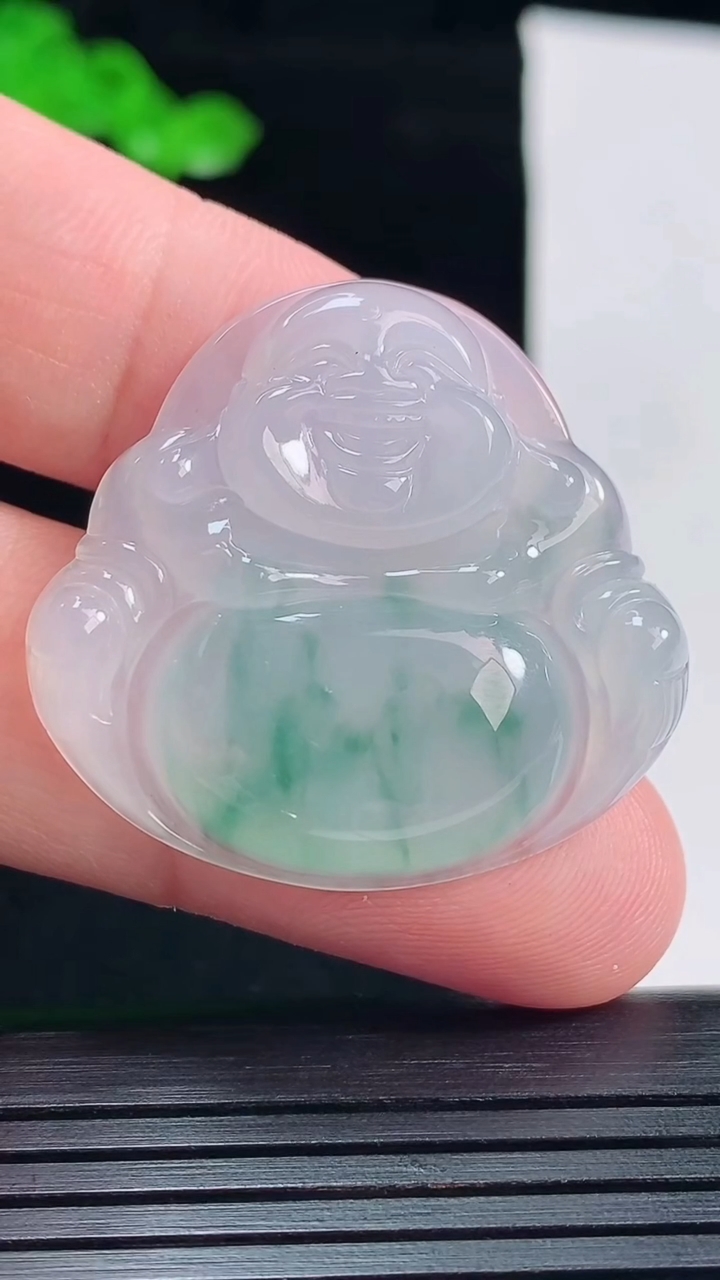 天然A货翡翠冰种飘花佛公吊坠，尺寸32-34-6重量:10.15g
5月26日