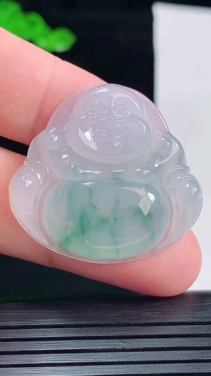 天然A货翡翠冰种飘花佛公吊坠，尺寸32-34-6重量:10.15g
5月26日