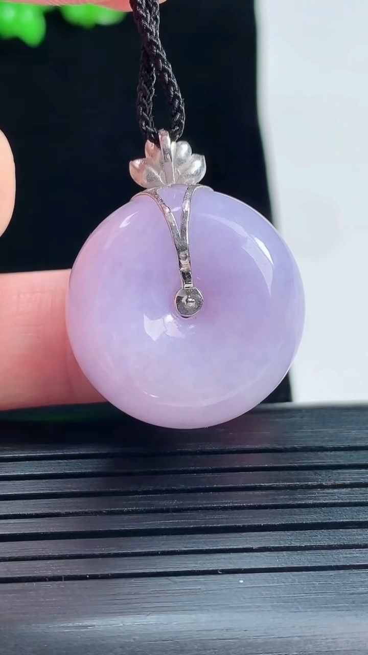 天然A货翡翠18k金紫罗兰平安扣吊坠，尺寸30.5-24-12.2重量:15.60g
5月26日