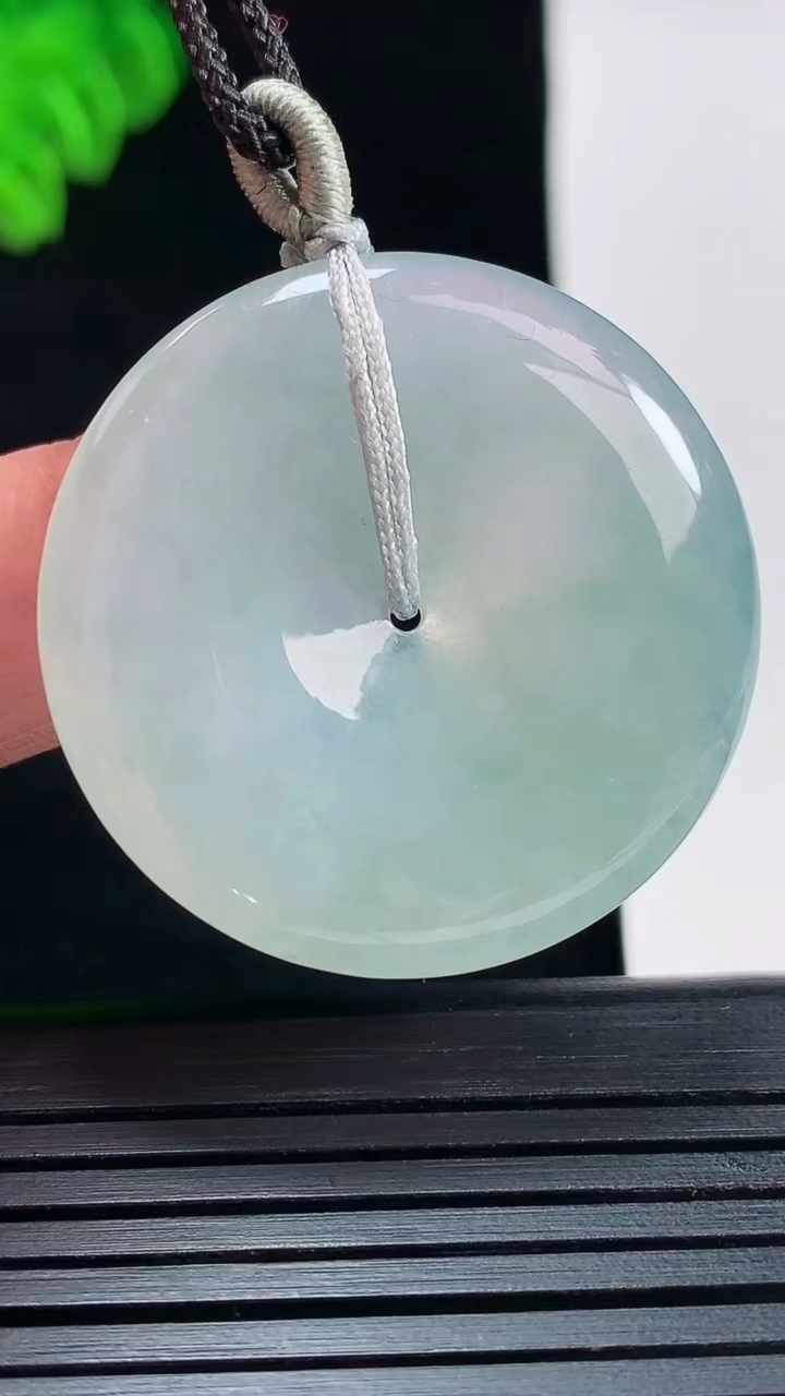 天然A货翡翠平安扣吊坠，尺寸33-5.5重量:13.01g
5月26日