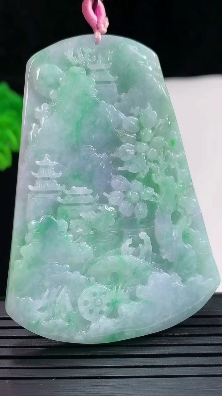 天然A货翡翠山水牌吊坠，尺寸65.9-47-6重量:41.71g
5月26日