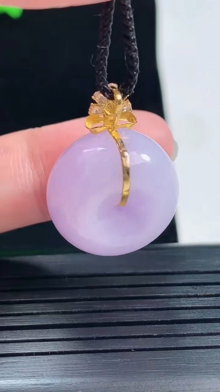 天然A货翡翠18k金紫罗兰平安扣吊坠，尺寸26-19.6-11重量:9.42g
5月26日