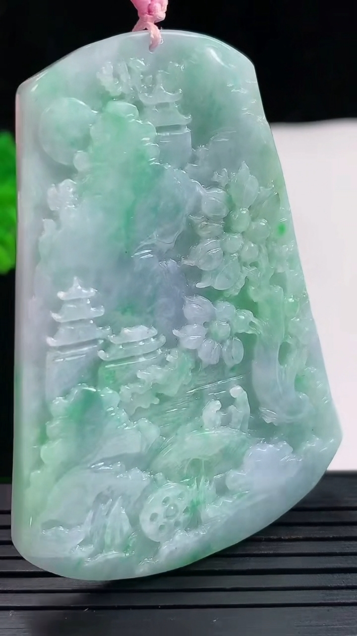 天然A货翡翠山水牌吊坠，尺寸65.9-47-6重量:41.71g
5月26日