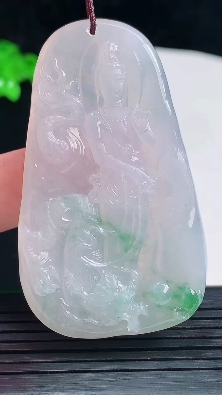 天然A货翡翠御龙观音吊坠，尺寸59-35-5.8重量:25.20g
5月26日