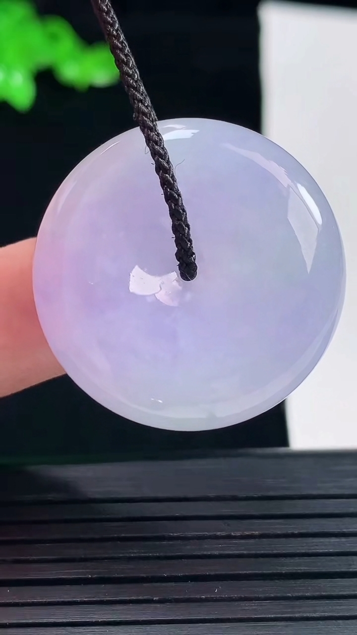 天然A货翡翠紫罗兰平安扣吊坠，尺寸29.5-8.8重量:16.04g
5月26日