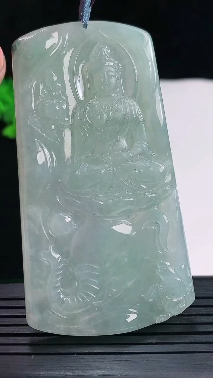 天然A货翡翠普贤菩萨吊坠，尺寸73-39-5.6重量:36.59g
5月26日