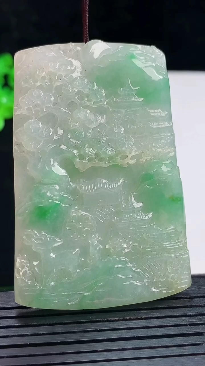 天然A货翡翠山水牌吊坠，尺寸60-41-6重:35.98g  h155
5月26日