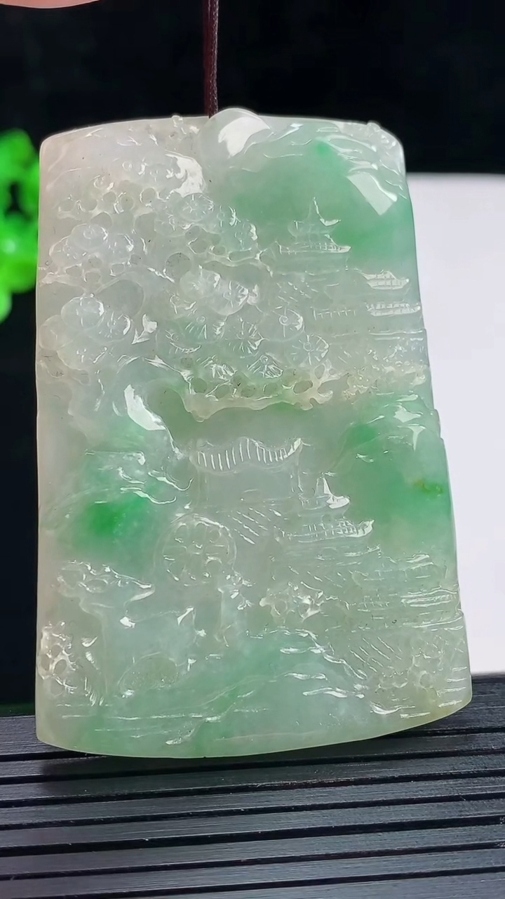 天然A货翡翠山水牌吊坠，尺寸60-41-6重:35.98g  h155
5月26日