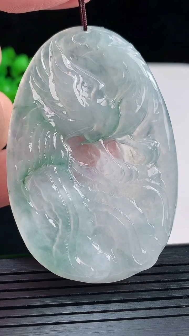天然A货翡翠冰种飘花凤凰吊坠，尺寸64-43-5重:24.63g  h12
5月26日