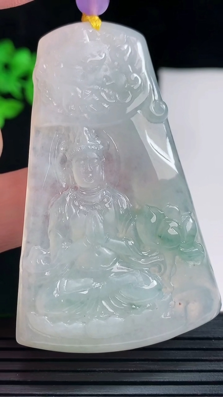 天然A货翡翠飘花文殊菩萨吊坠，尺寸62-40-5.6重量:24.01g
5月27日