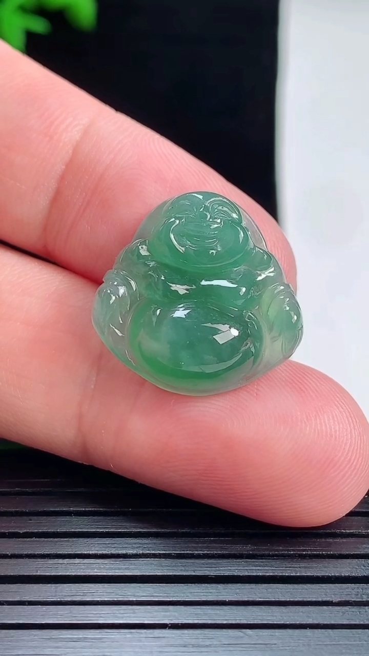 天然A货翡翠佛公吊坠，尺寸20-20-5.8重量:3.50g
5月27日