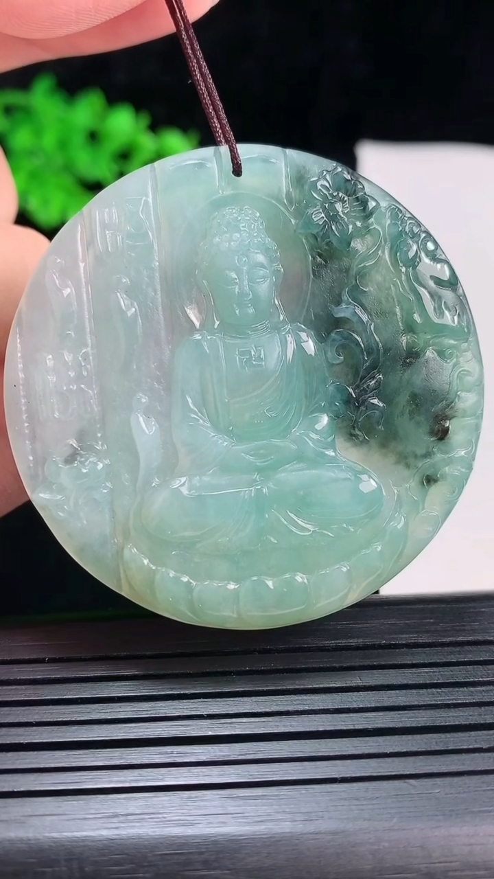 天然A货翡翠一念之间吊坠，尺寸51.5-5重量:26.04g
5月27日