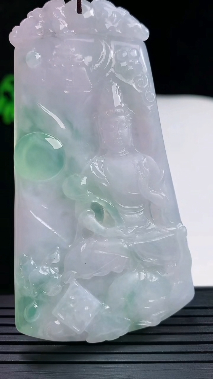 天然A货翡翠普贤菩萨吊坠，尺寸82-46-5重量:39.35g
5月27日