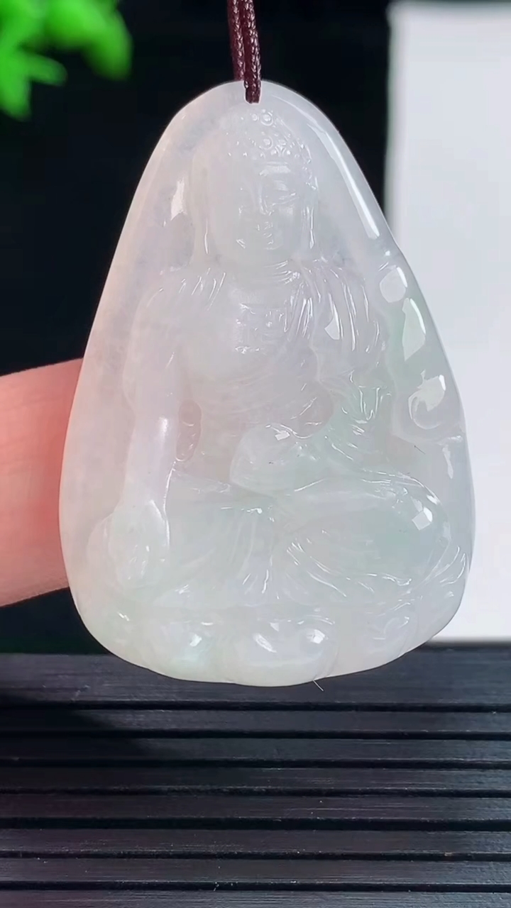 天然A货翡翠阿弥陀佛吊坠，尺寸38.5-26.5-5.2重量:9.89g
5月27日