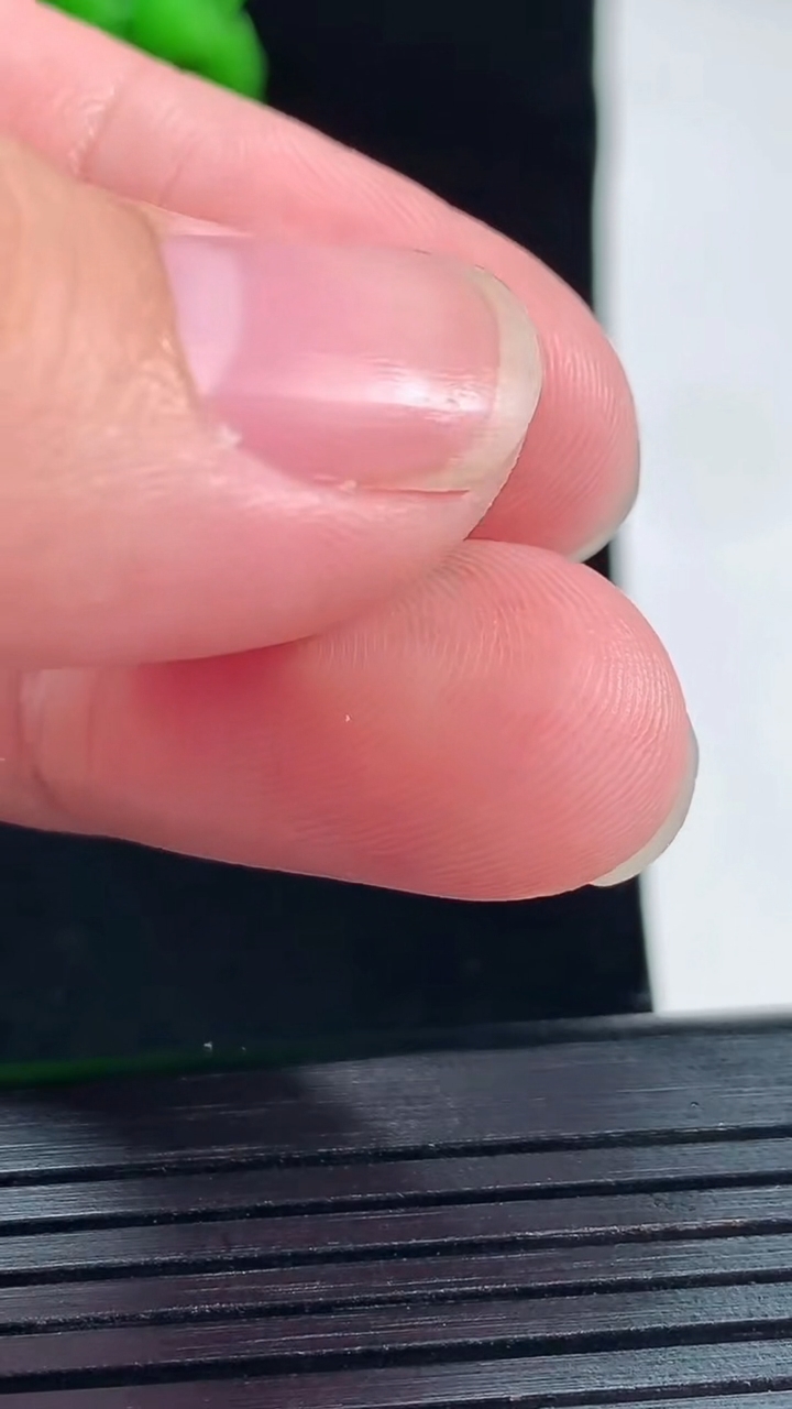 天然A货翡翠蛋面镶嵌件吊坠，尺寸6.5-4.8重:0.34g  h635
5月27日