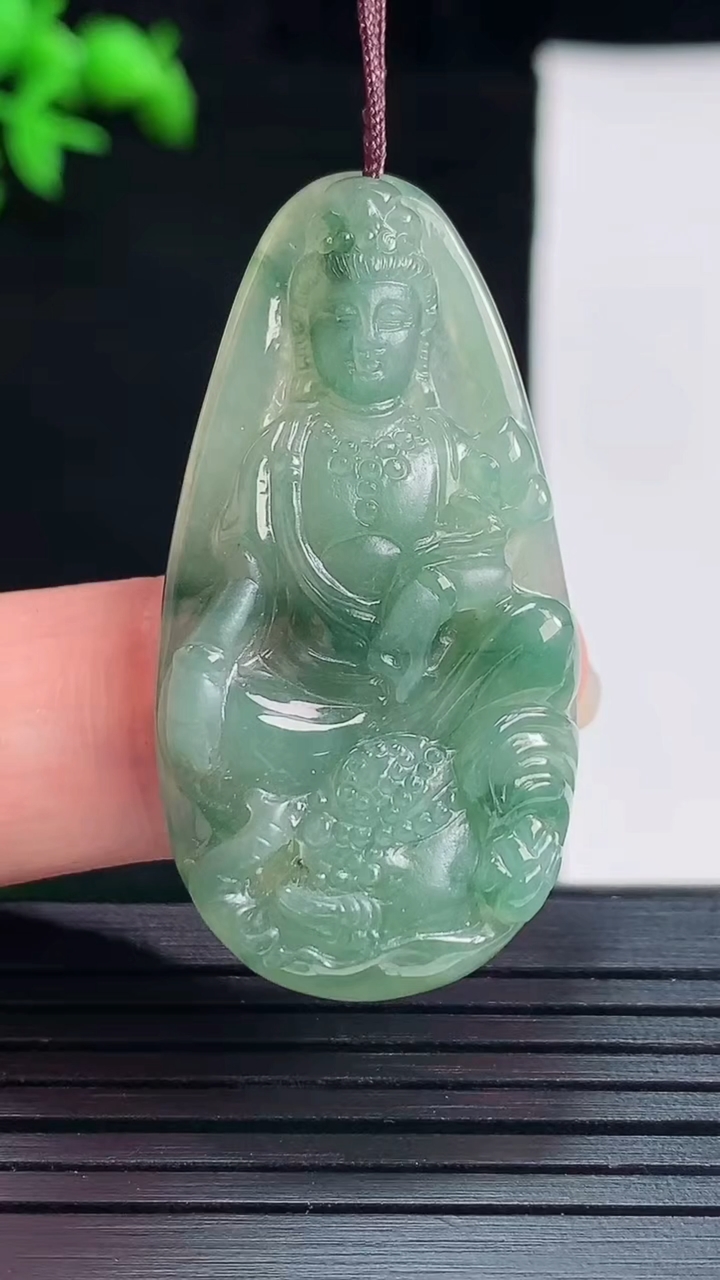 天然A货翡翠普贤菩萨吊坠，尺寸41.2-21-5重量:7.92g
5月27日