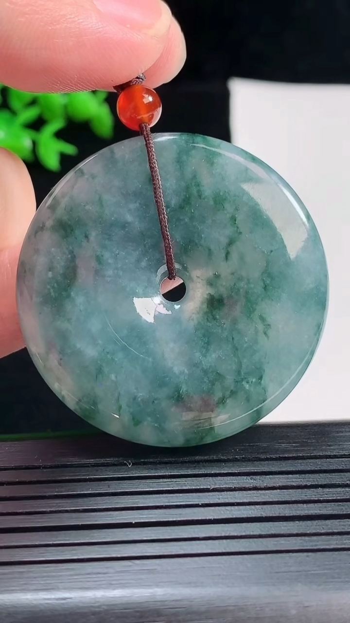 天然A货翡翠飘花平安扣吊坠，尺寸42.5-7重:23.96g  h635
5月27日