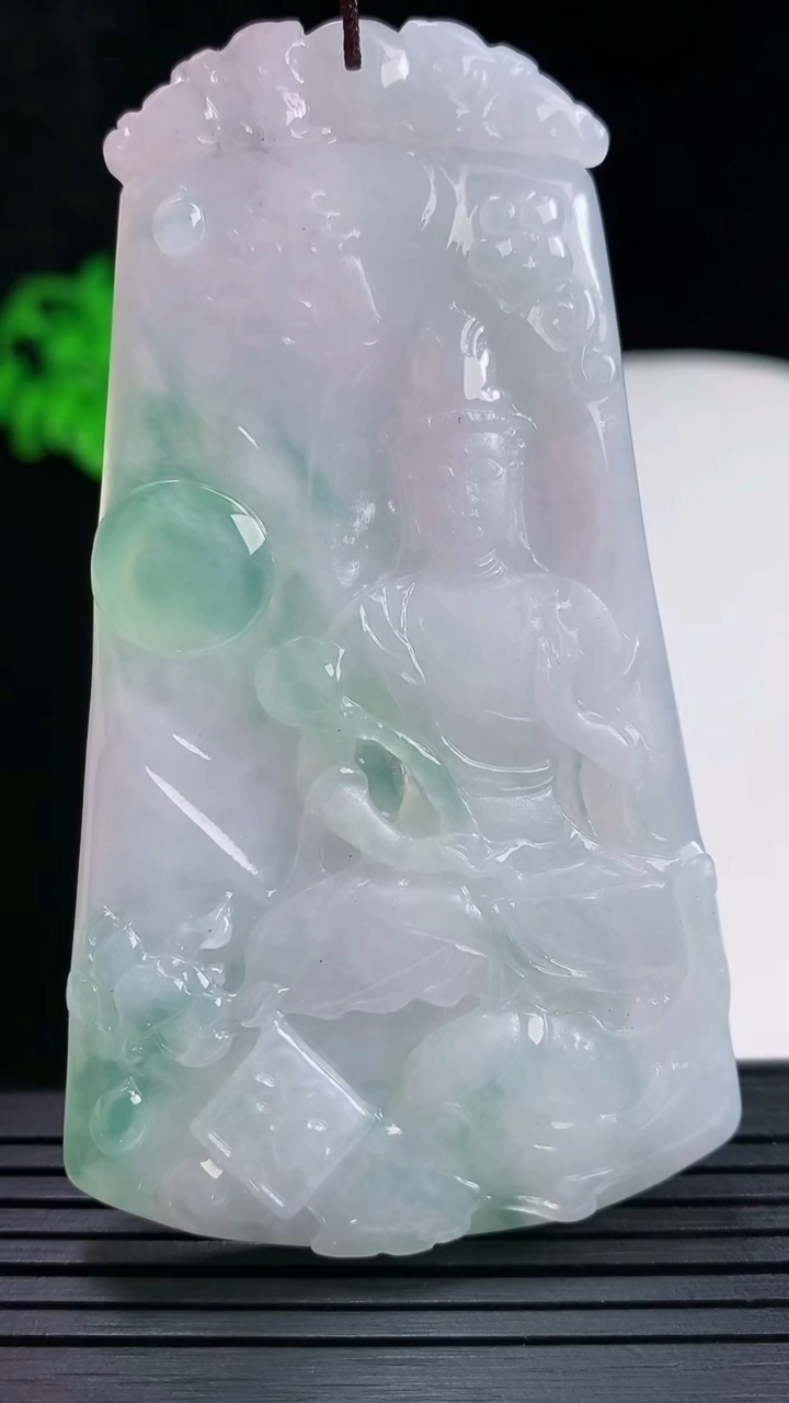 天然A货翡翠普贤菩萨吊坠，尺寸82-46-5重量:39.35g
5月27日