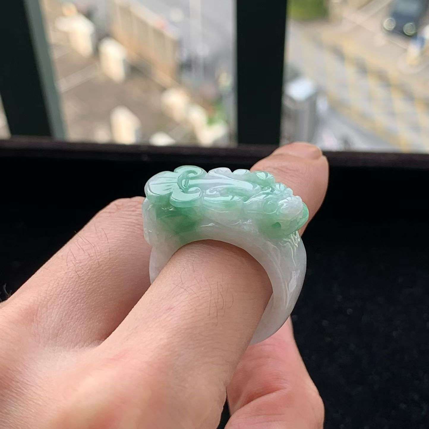 A货天然翡翠冰糯种飘绿貔貅板戒23号重量19.79g
5月27日