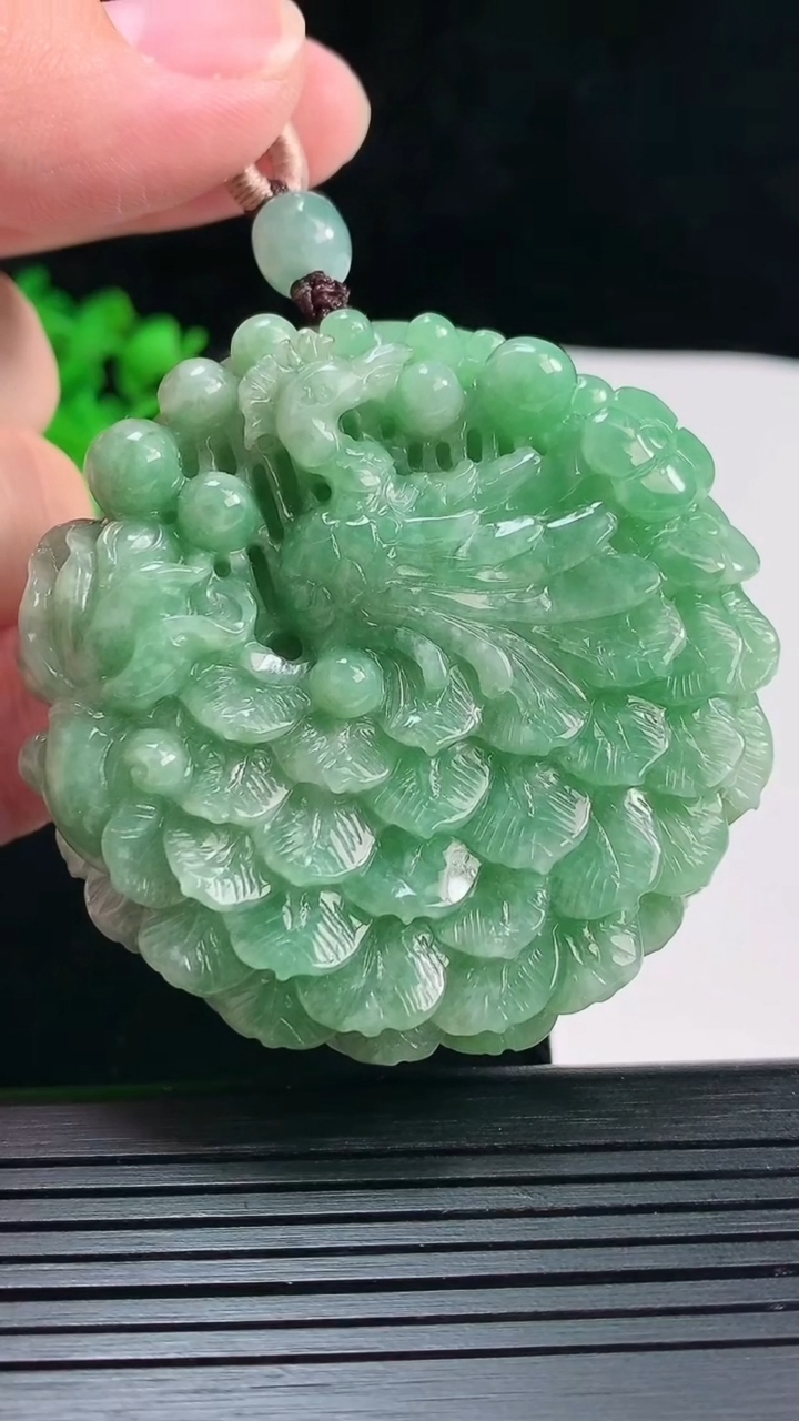 天然A货翡翠凤凰吊坠，尺寸54-13重:77.11g  h132
5月27日