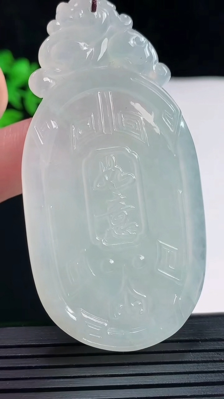 天然A货翡翠吉祥如意仿古无事牌吊坠，尺寸70.2-36-6.5重量:34.92g
5月27日