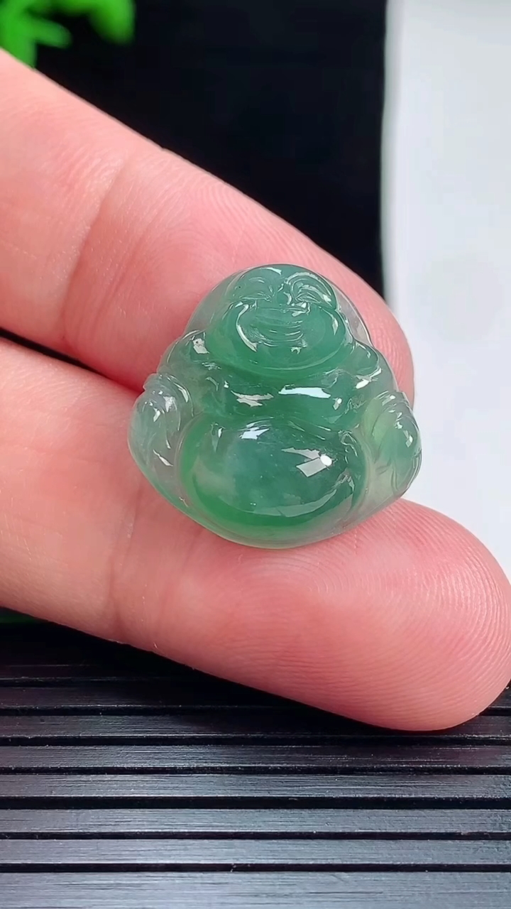 天然A货翡翠佛公吊坠，尺寸20-20-5.8重量:3.50g
5月27日