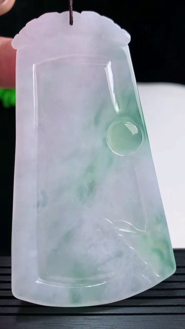 天然A货翡翠普贤菩萨吊坠，尺寸82-46-5重量:39.35g
5月27日