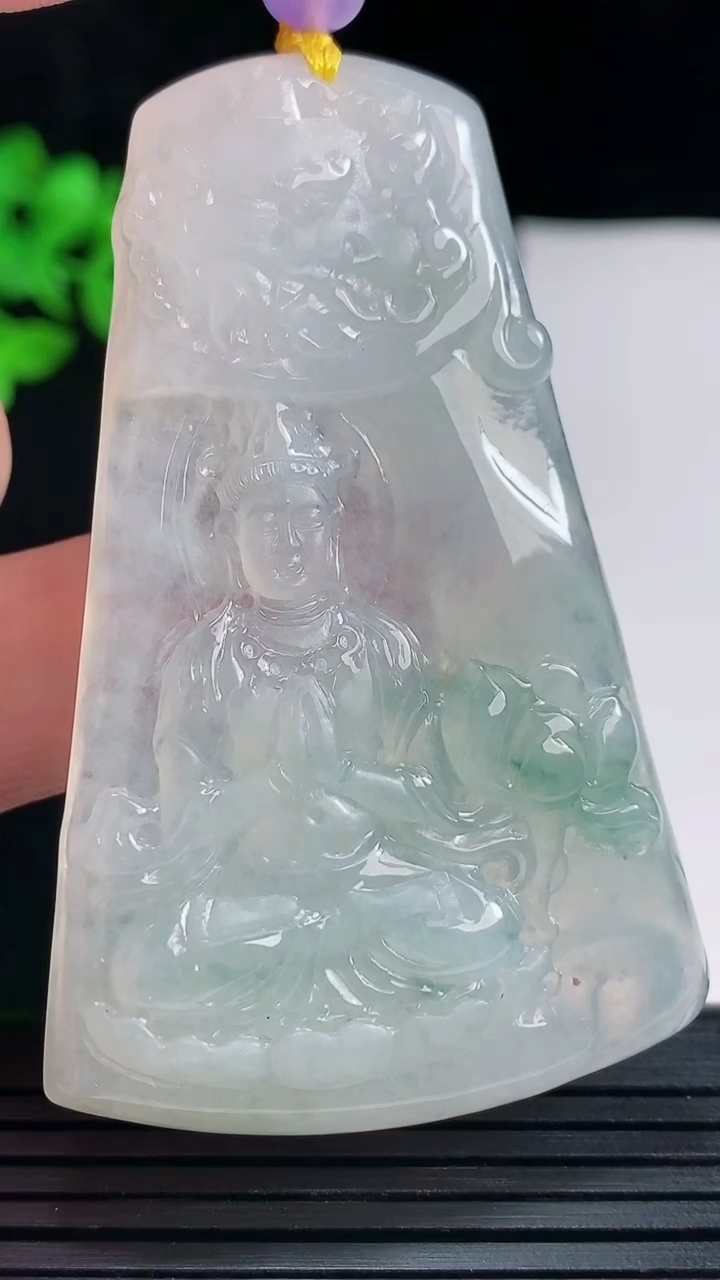 天然A货翡翠飘花文殊菩萨吊坠，尺寸62-40-5.6重量:24.01g
5月27日