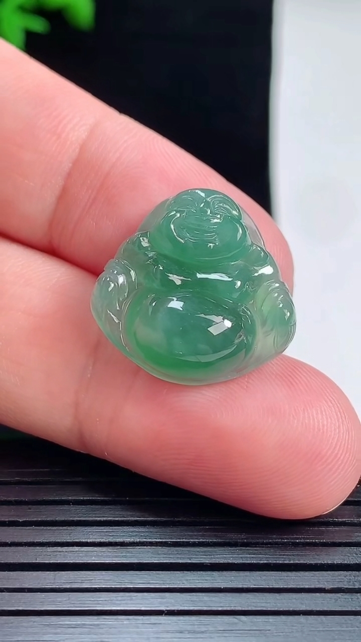 天然A货翡翠佛公吊坠，尺寸20-20-5.8重量:3.50g
5月27日