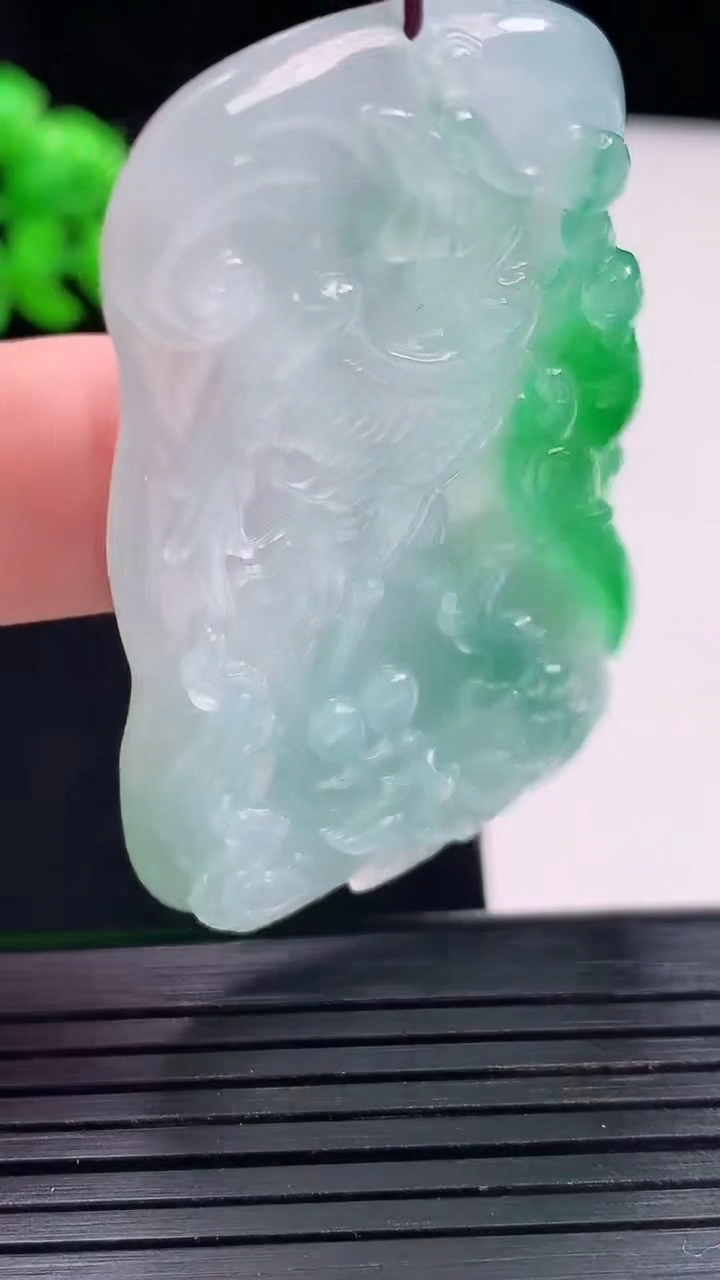 天然A货翡翠凤凰吊坠，尺寸52-32-7.2重量:23.25g
5月28日