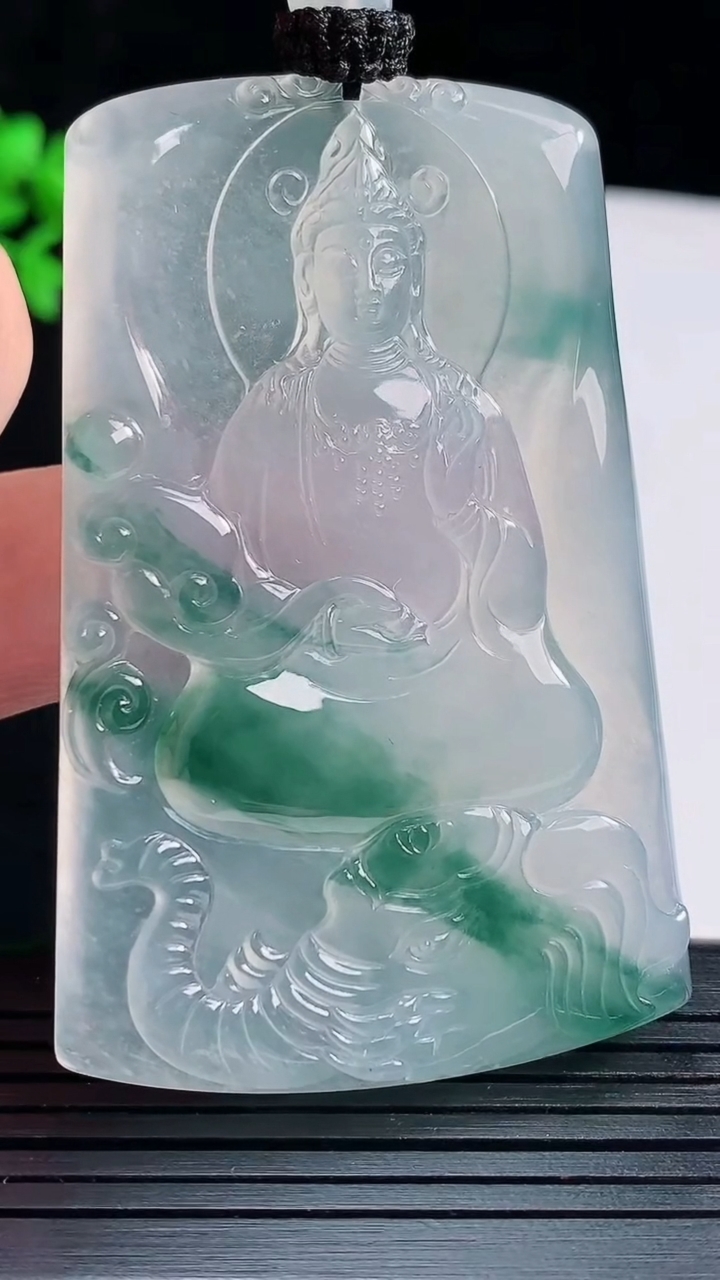 天然A货翡翠花普贤菩萨吊坠，尺寸65-40.5-5重量:35.38g
5月28日