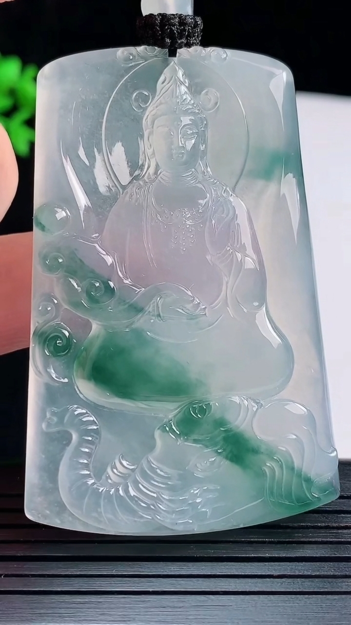 天然A货翡翠花普贤菩萨吊坠，尺寸65-40.5-5重量:35.38g
5月28日