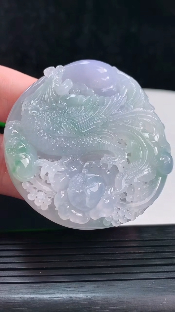 天然A货翡翠春带彩 紫罗兰凤凰吊坠，尺寸56.8-13.2重量:77.31g
5月28日