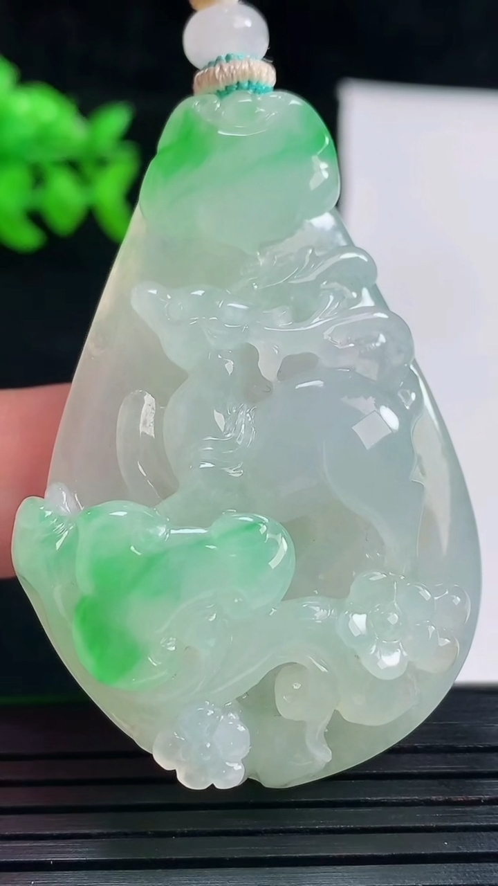 天然A货翡翠生肖羊吊坠，尺寸53-35-14重量:34.74g
5月28日