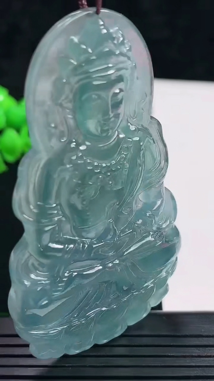 天然A货翡翠蓝水度母菩萨吊坠，尺寸66.3-40-5.5重量:24.86g
5月28日