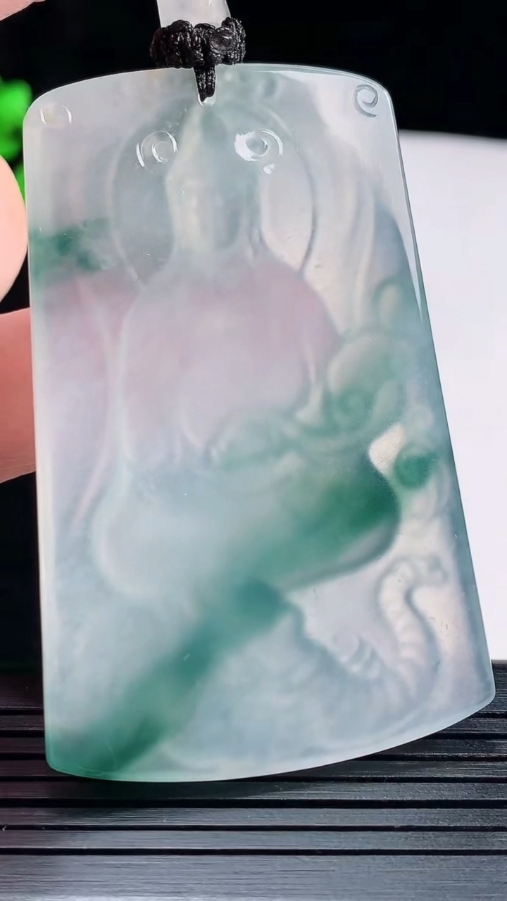 天然A货翡翠花普贤菩萨吊坠，尺寸65-40.5-5重量:35.38g
5月28日