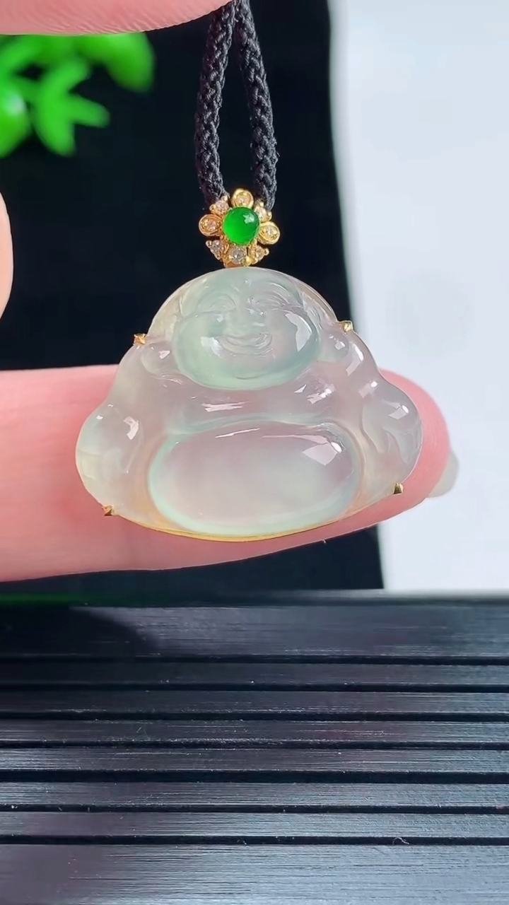 天然A货翡翠佛公吊坠，尺寸24-23.6-5.5，裸石18.5-24重量:2.81g
5月28日