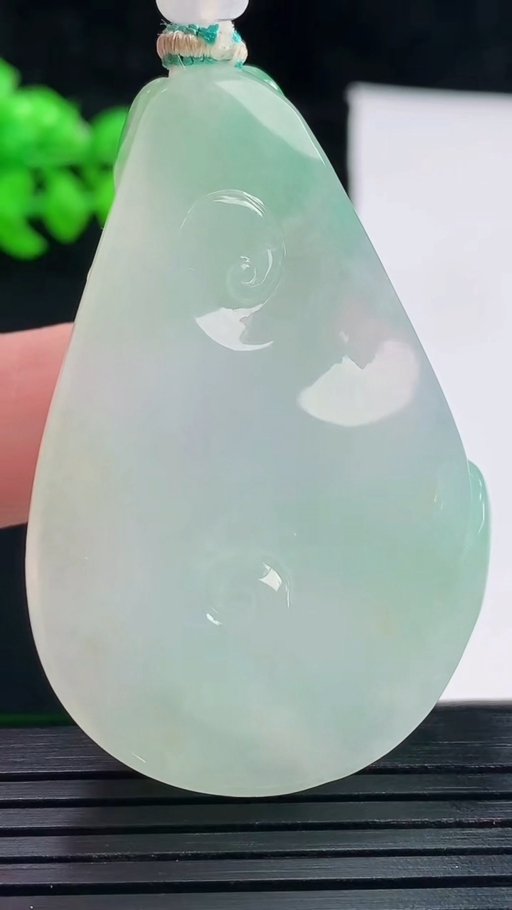 天然A货翡翠生肖羊吊坠，尺寸53-35-14重量:34.74g
5月28日