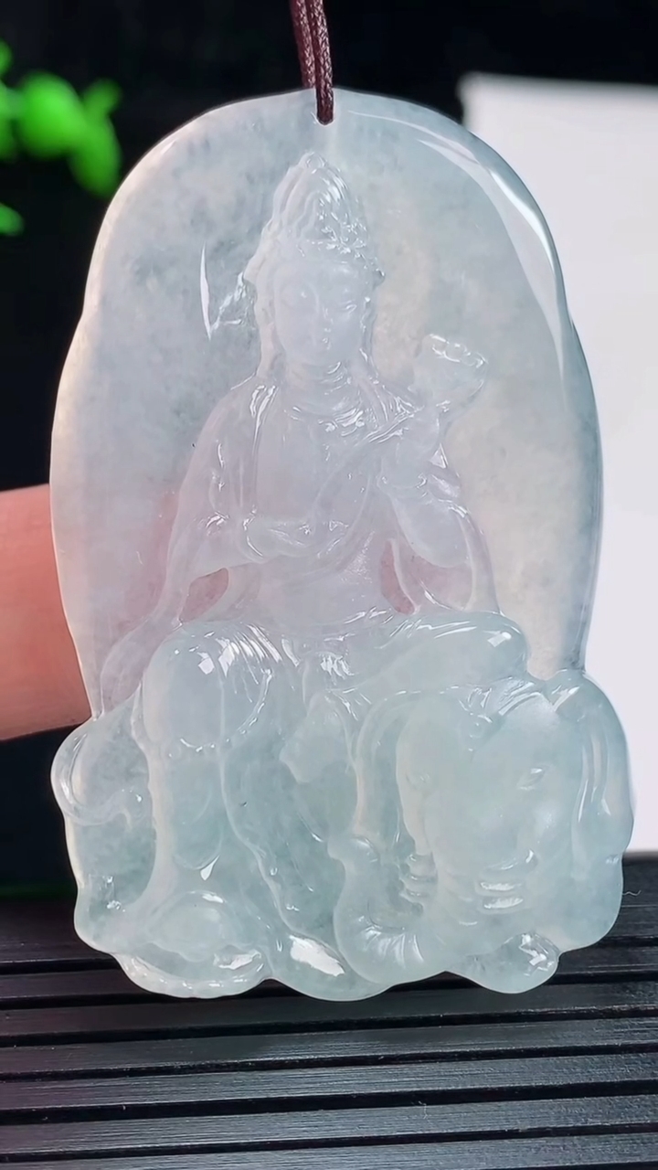 天然A货翡翠普贤菩萨吊坠，尺寸52.6-34-6重量:19.83g
5月28日