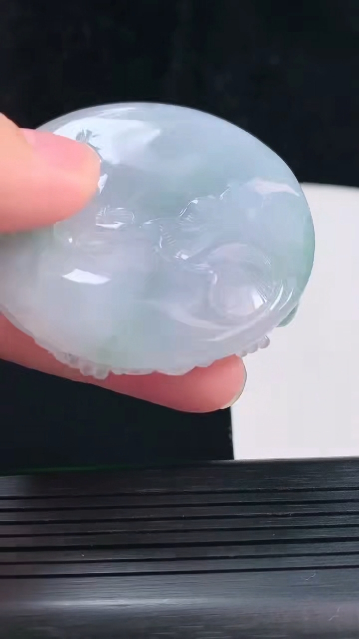 天然A货翡翠春带彩 紫罗兰凤凰吊坠，尺寸56.8-13.2重量:77.31g
5月28日