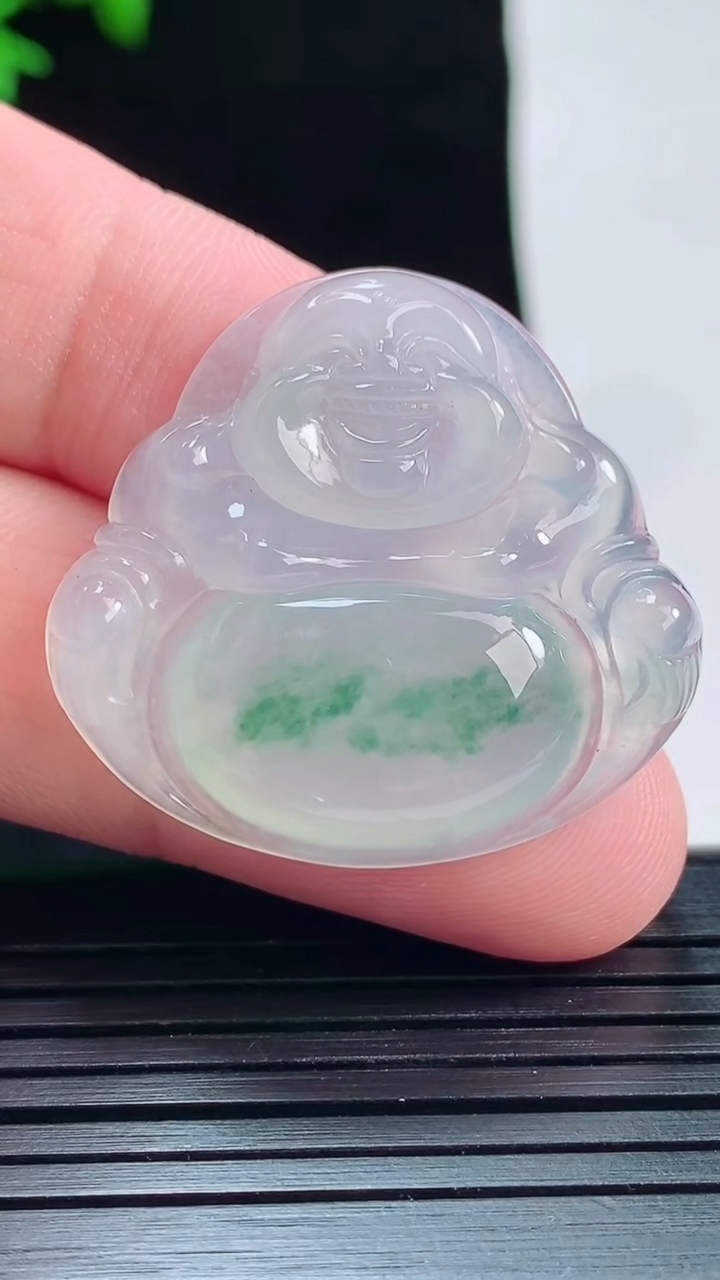天然A货翡翠种飘花佛公吊坠，尺寸30.5-33-5.8重量:9.05g
5月28日