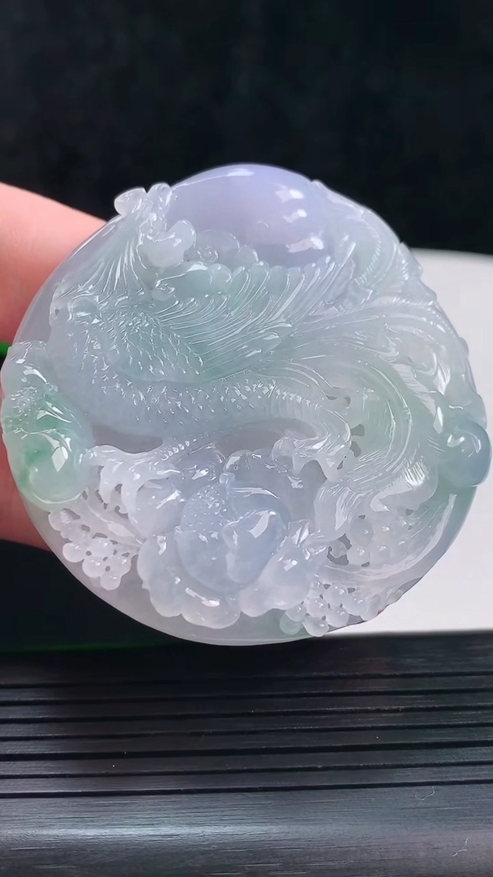 天然A货翡翠春带彩 紫罗兰凤凰吊坠，尺寸56.8-13.2重量:77.31g
5月28日
