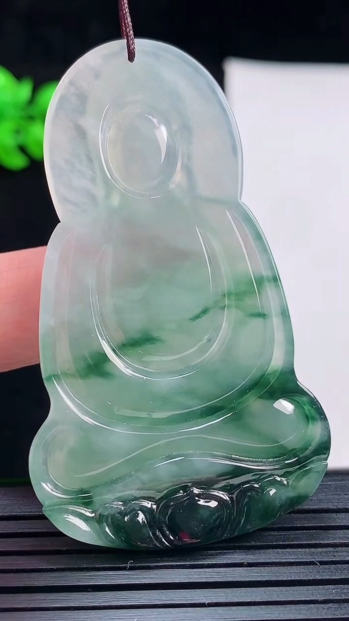 天然A货翡翠冰种飘花大日如来佛吊坠，尺寸61-36-5.2重量:20.88g
5月28日