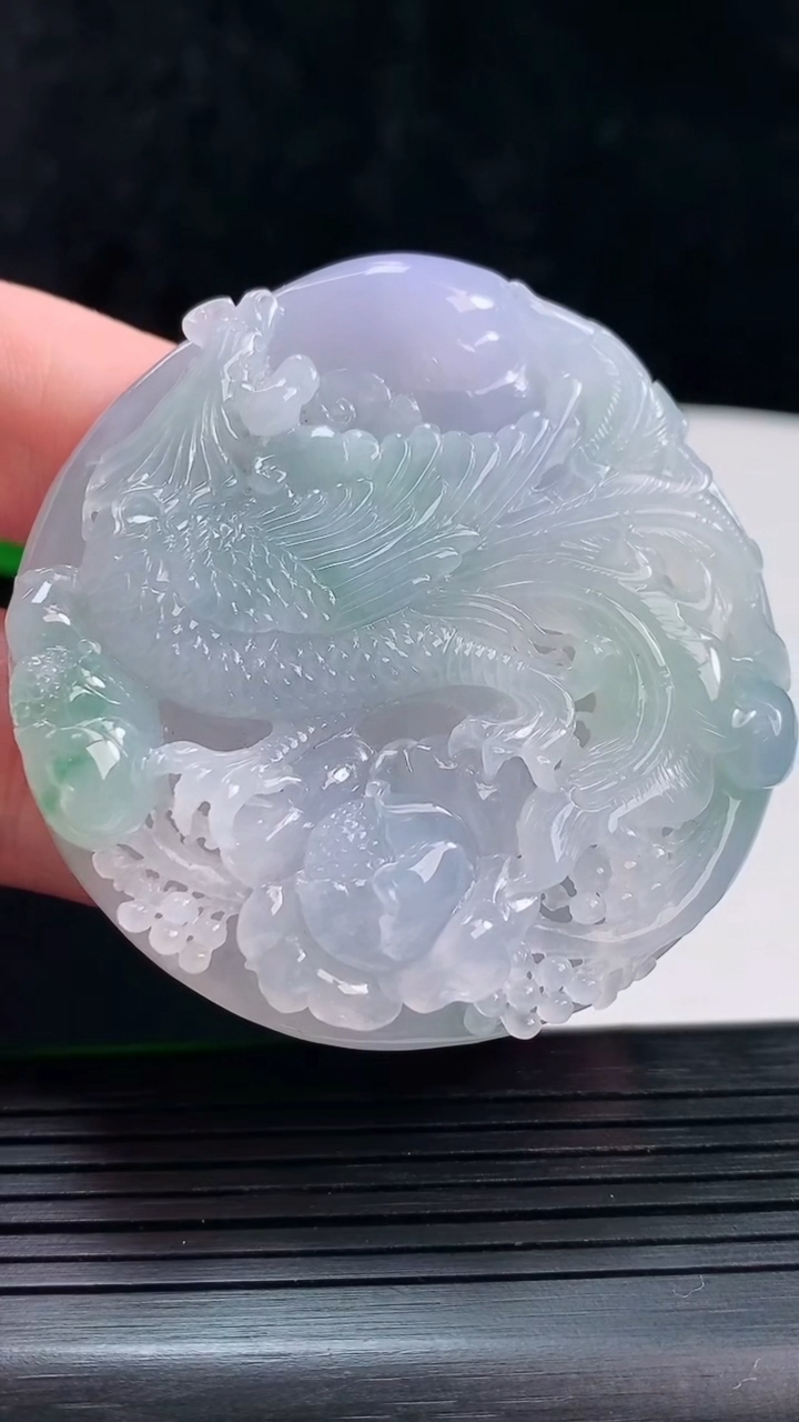 天然A货翡翠春带彩 紫罗兰凤凰吊坠，尺寸56.8-13.2重量:77.31g
5月28日